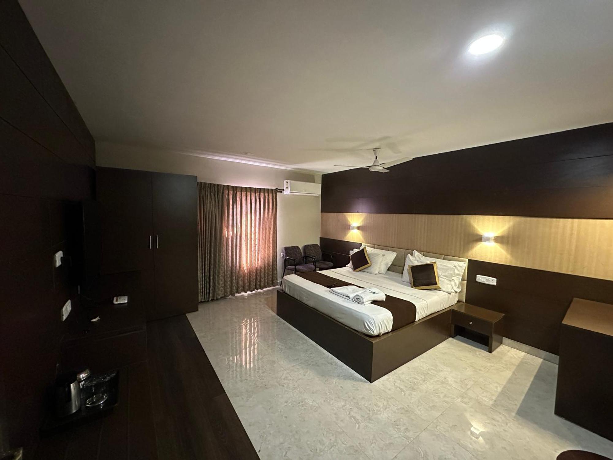 Hotel Aiba Regency โคอิมบาทอร์ ภายนอก รูปภาพ