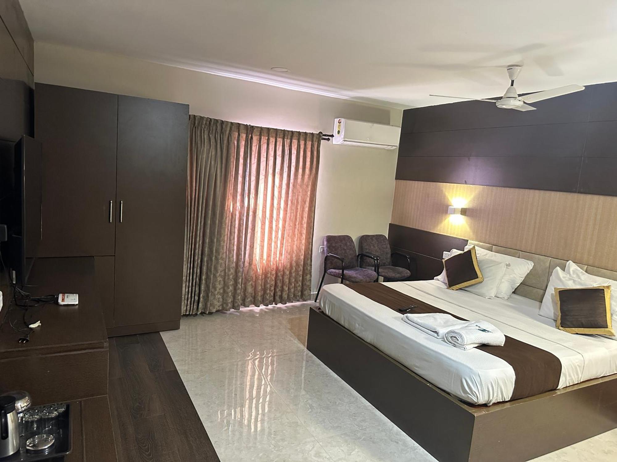 Hotel Aiba Regency โคอิมบาทอร์ ภายนอก รูปภาพ